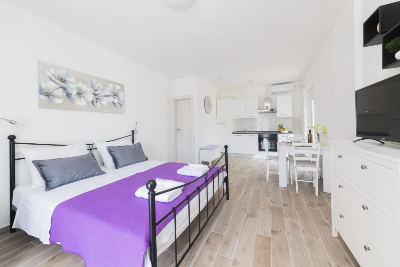 Agava Apartment Углян Екстериор снимка