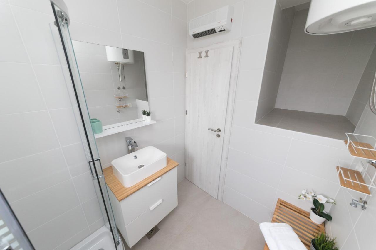 Agava Apartment Углян Екстериор снимка