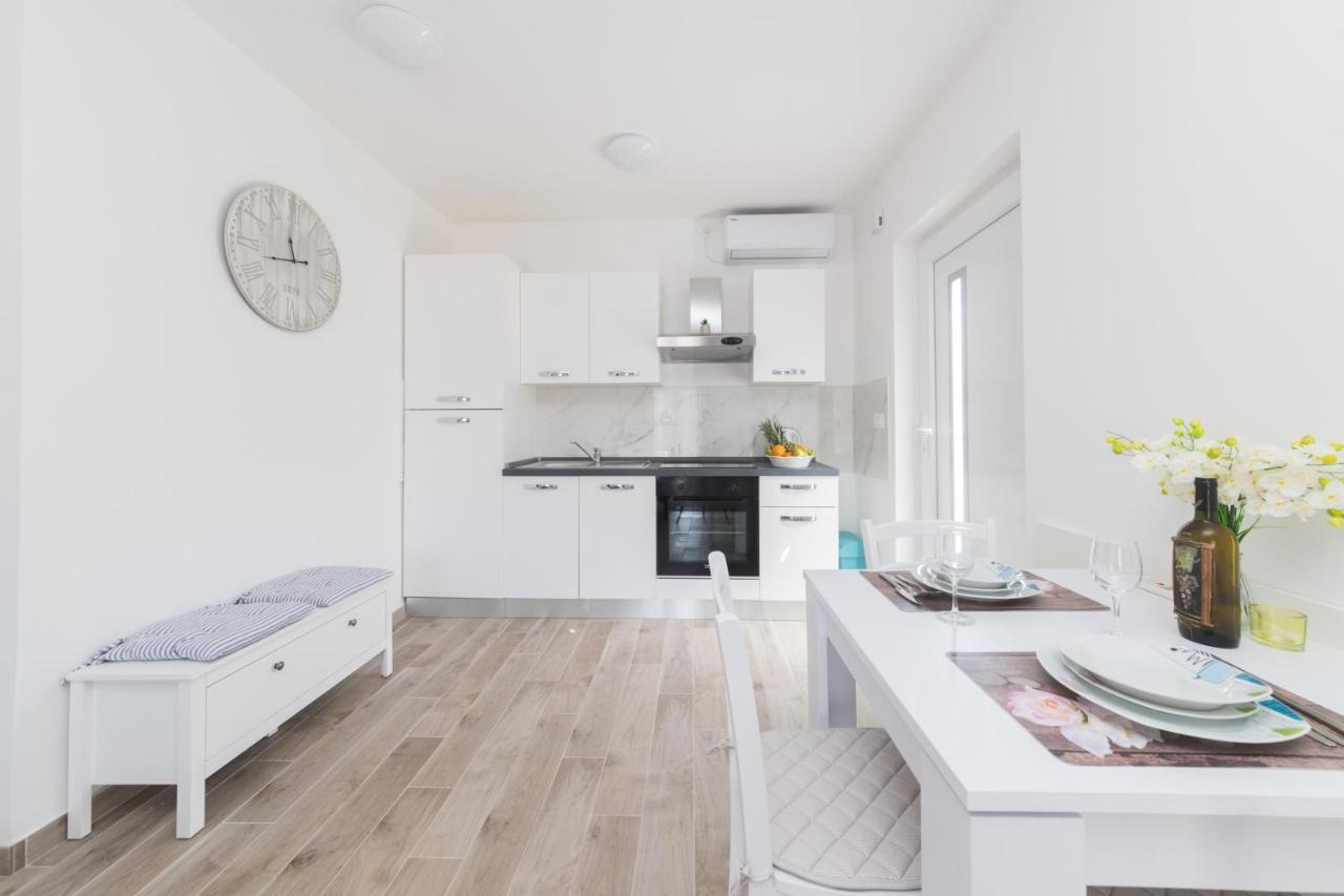 Agava Apartment Углян Екстериор снимка