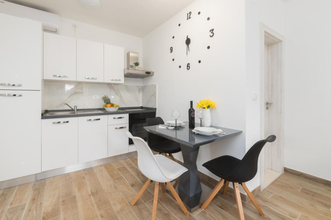Agava Apartment Углян Екстериор снимка
