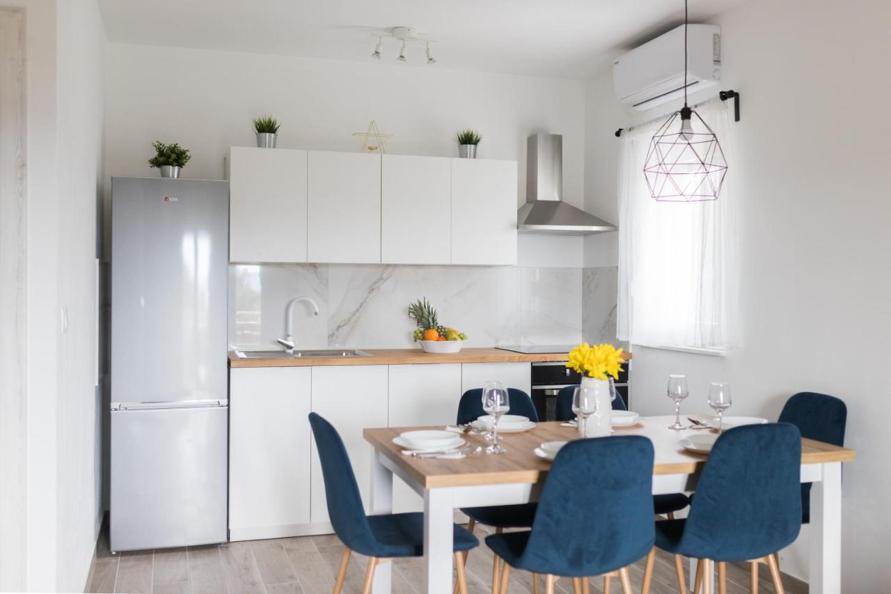 Agava Apartment Углян Екстериор снимка