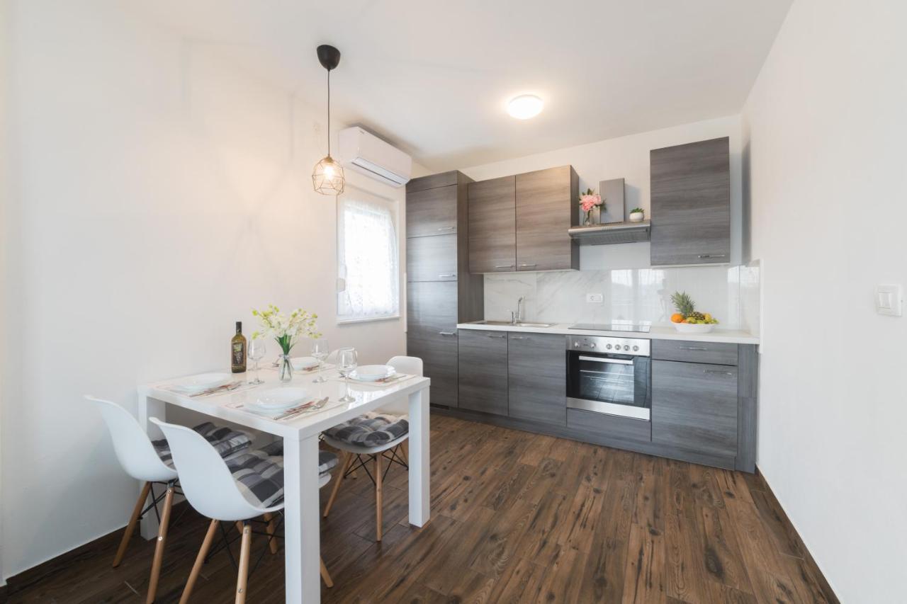 Agava Apartment Углян Екстериор снимка