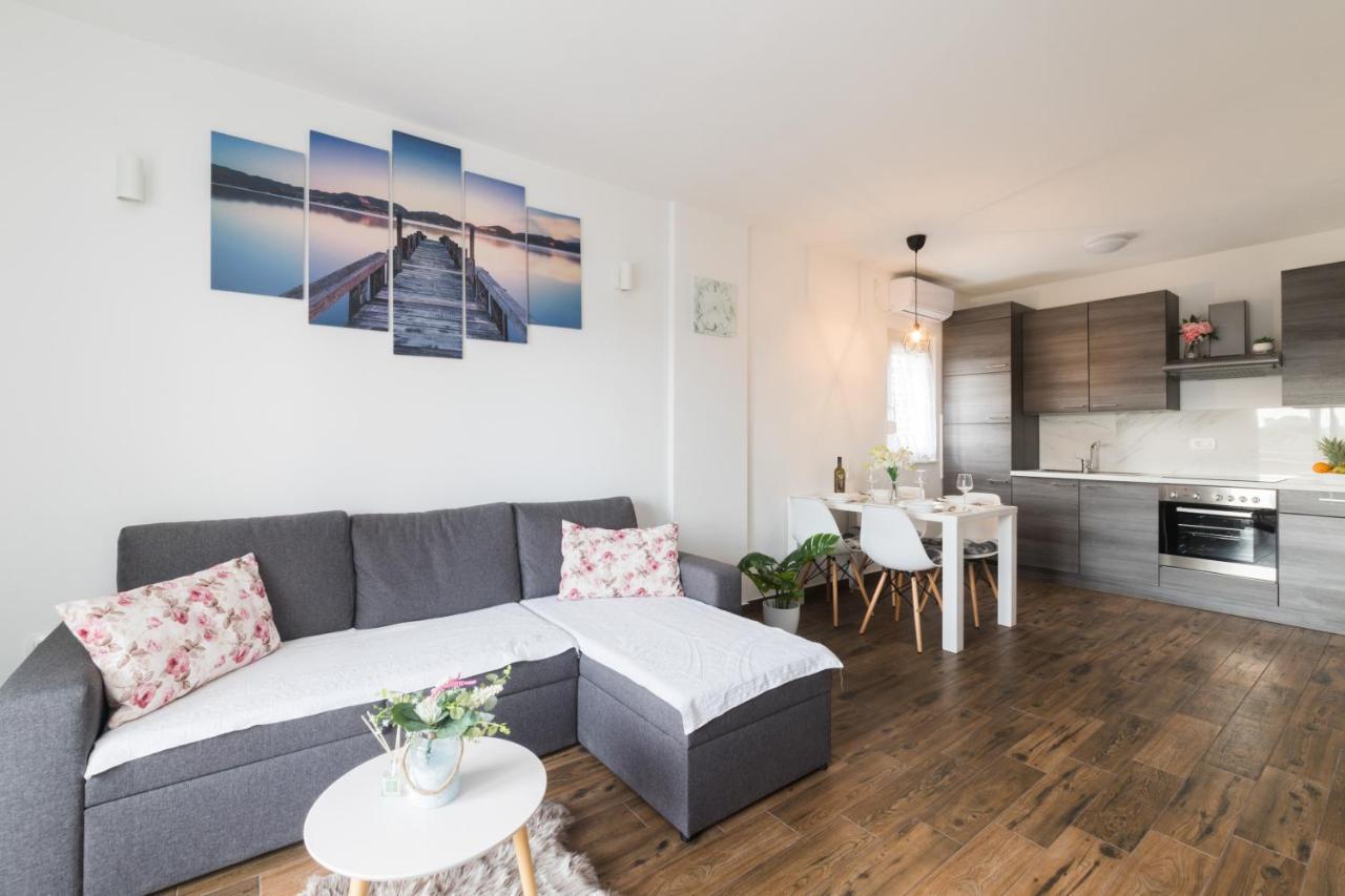 Agava Apartment Углян Екстериор снимка