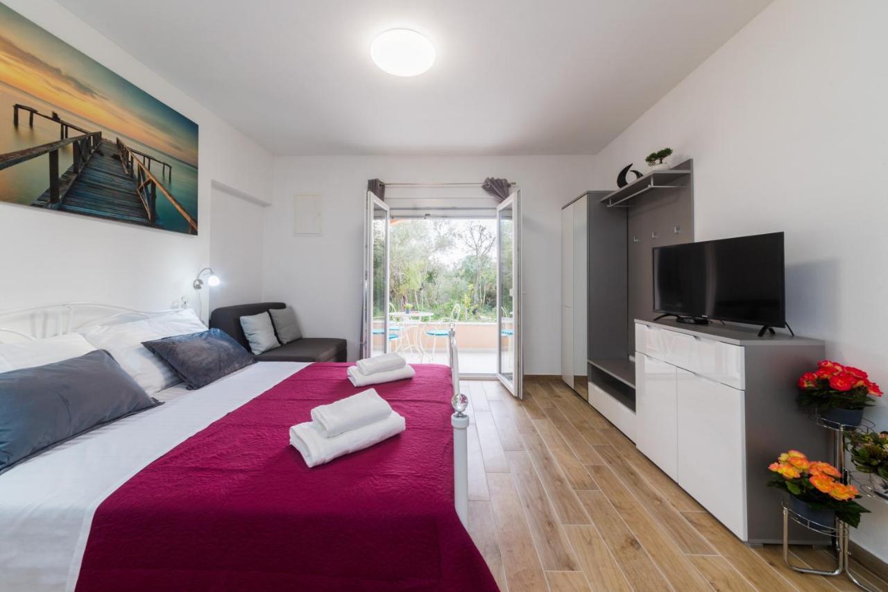Agava Apartment Углян Екстериор снимка