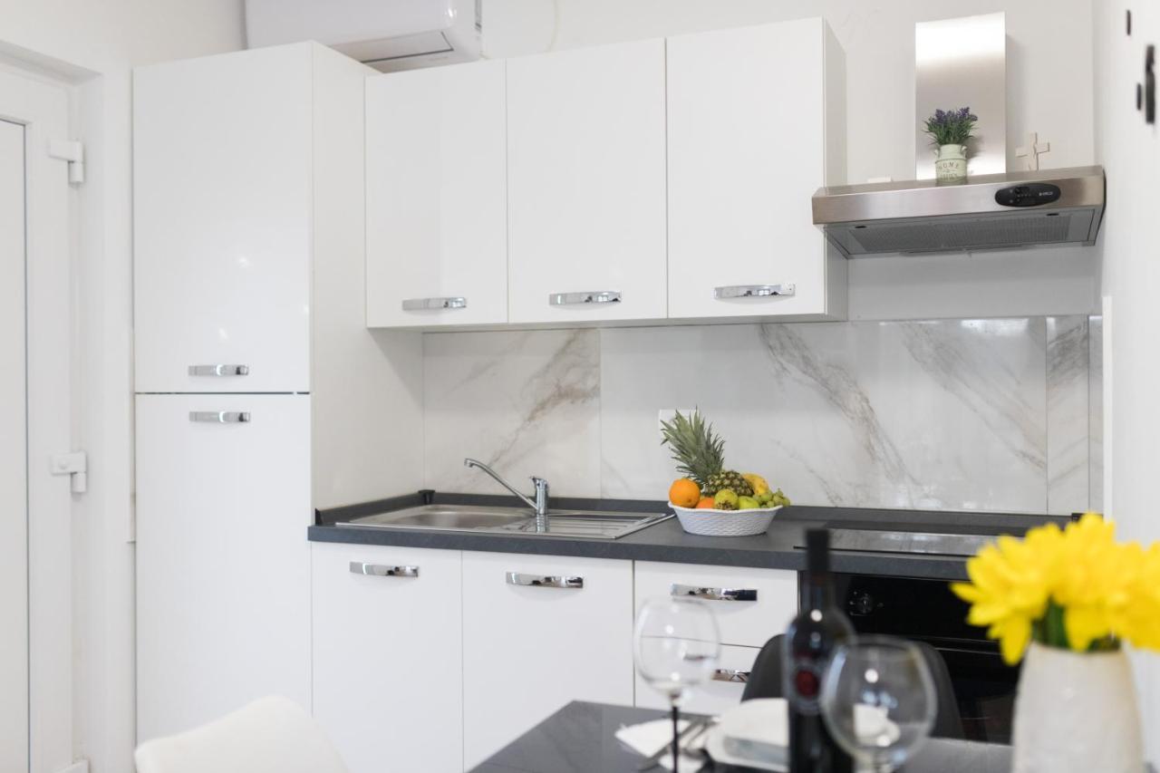 Agava Apartment Углян Екстериор снимка